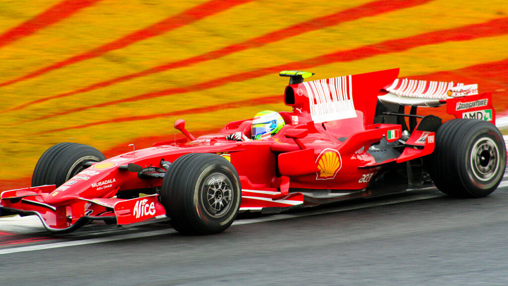 Felipa Massa im Ferrari. (diogo dubiella from Brazil, CC BY-SA 2.0 , via Wikimedia Commons)
